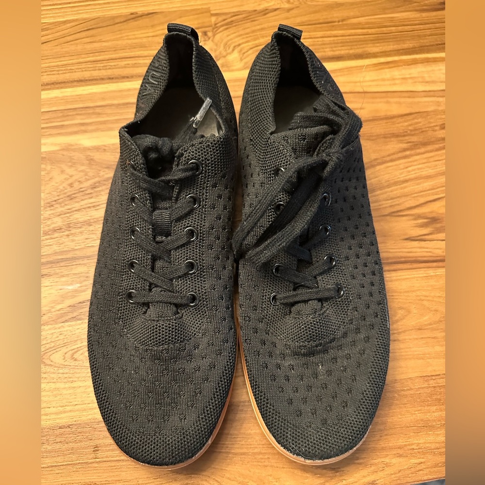 Suavs Zilker Black with Gum Sole Women's Size 10 or Men's Size 8